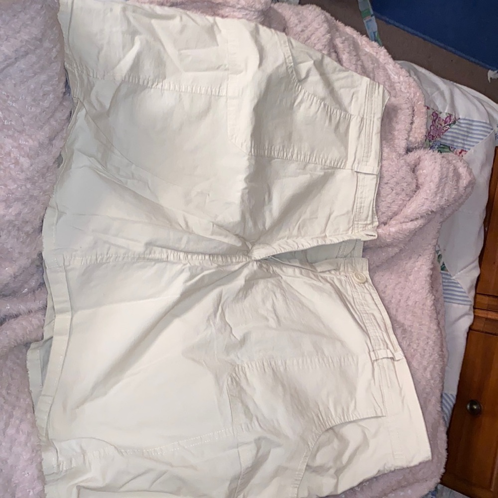 A womens size 18 skirt.